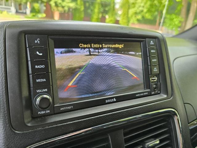 Photo of 2018 Granite Crystal Clearcoat Metallic Dodge Grand Caravan