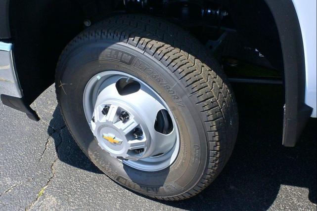 Photo of 2025 Summit White Chevrolet Silverado 3500
