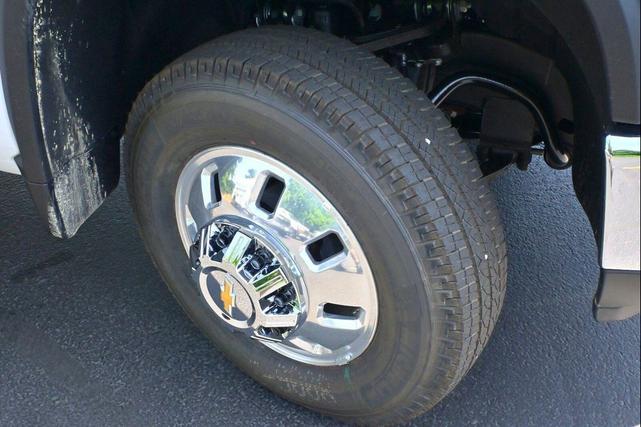 Photo of 2025 Summit White Chevrolet Silverado 3500