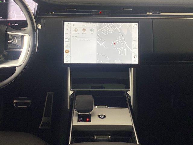 Photo of 2025 Flux Silver SV Bespoke Ultra Metallic Gloss Land Rover Range Rover