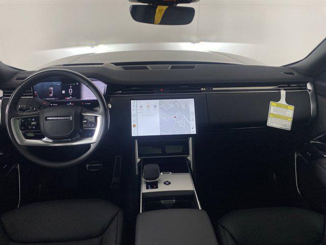 Photo of 2025 Flux Silver SV Bespoke Ultra Metallic Gloss Land Rover Range Rover