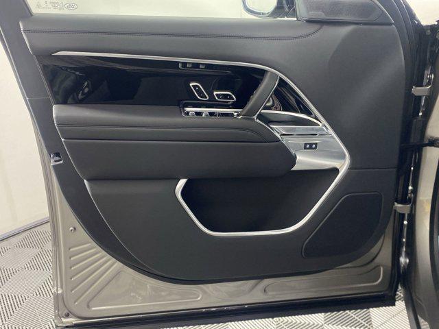 Photo of 2025 Flux Silver SV Bespoke Ultra Metallic Gloss Land Rover Range Rover