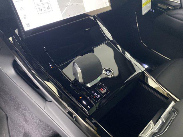 Photo of 2025 Fuji White Land Rover Range Rover Sport
