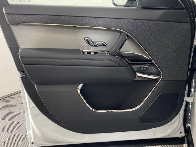 Photo of 2025 Fuji White Land Rover Range Rover Sport