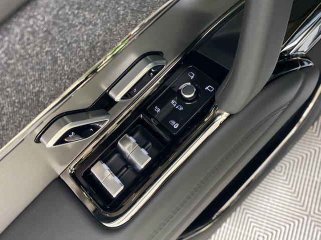 Photo of 2025 Fuji White Land Rover Range Rover Sport