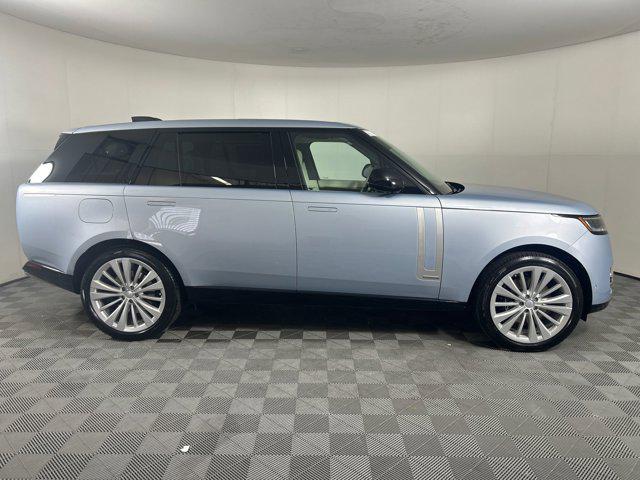 Photo of 2025 Ionian Silver SV Bespoke Ultra Metallic Gloss Land Rover Range Rover