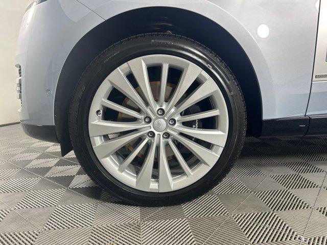 Photo of 2025 Ionian Silver SV Bespoke Ultra Metallic Gloss Land Rover Range Rover