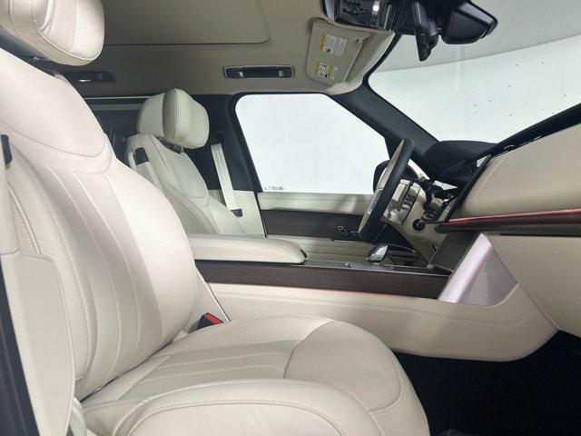 Photo of 2025 Ionian Silver SV Bespoke Ultra Metallic Gloss Land Rover Range Rover