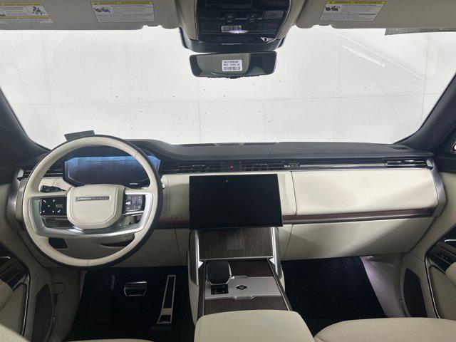 Photo of 2025 Ionian Silver SV Bespoke Ultra Metallic Gloss Land Rover Range Rover