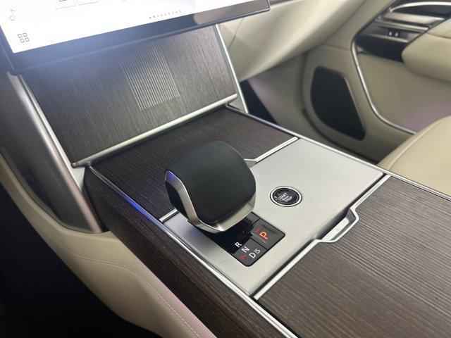 Photo of 2025 Ionian Silver SV Bespoke Ultra Metallic Gloss Land Rover Range Rover