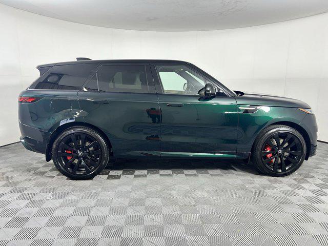 Photo of 2025 British Racing Green SV Bespoke Ultra Met Gloss Land Rover Range Rover Sport