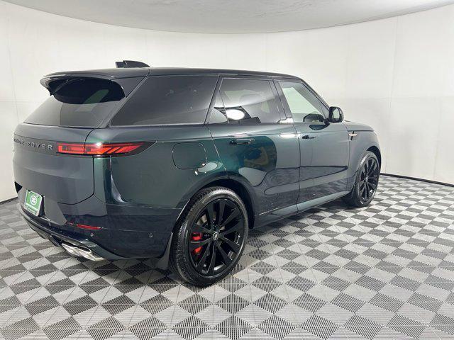 Photo of 2025 British Racing Green SV Bespoke Ultra Met Gloss Land Rover Range Rover Sport