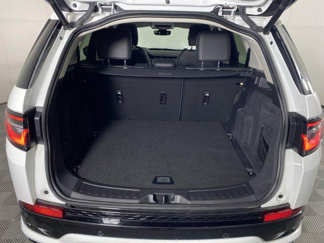 Photo of 2025 Fuji White Land Rover Discovery Sport