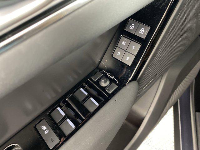 Photo of 2025 Varesine Blue Metallic Land Rover Range Rover Velar