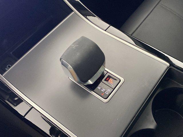 Photo of 2025 Varesine Blue Metallic Land Rover Range Rover Velar