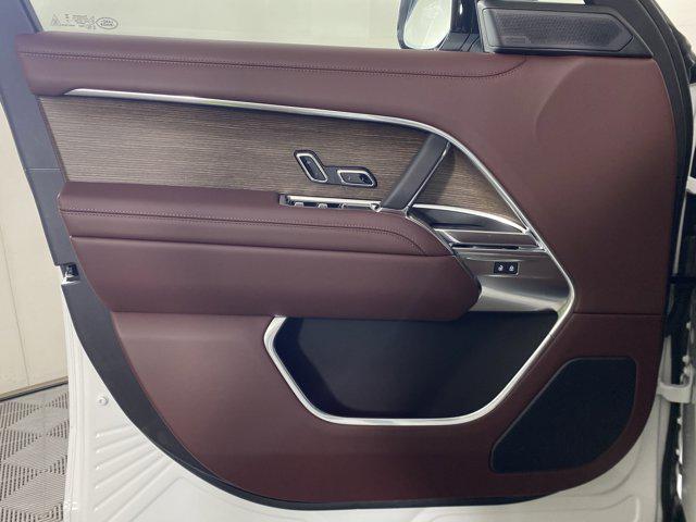 Photo of 2025 Fuji White Land Rover Range Rover