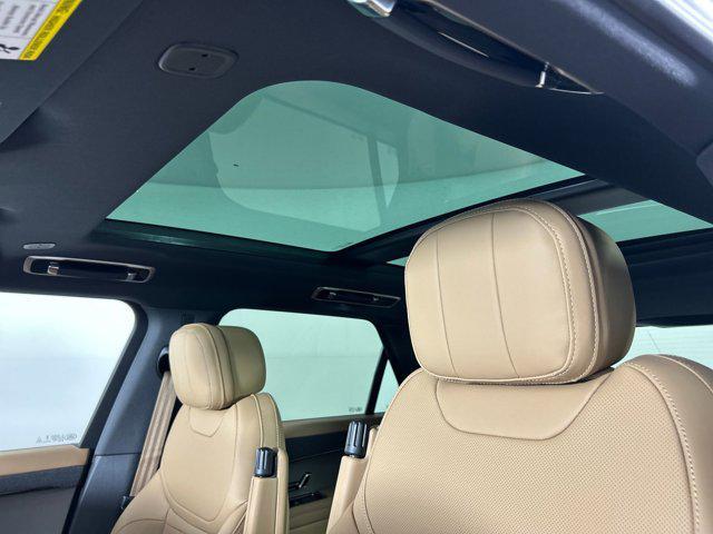 Photo of 2025 British Racing Green SV Bespoke Ultra Met Gloss Land Rover Range Rover Sport