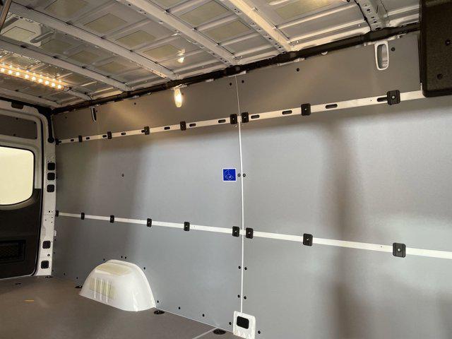 Photo of 2025 Arctic White Mercedes-Benz Sprinter 2500