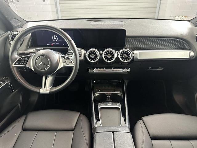 Photo of 2024 Night Black Mercedes-Benz GLB 250