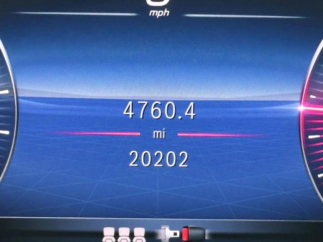 Photo of 2024 Night Black Mercedes-Benz GLB 250