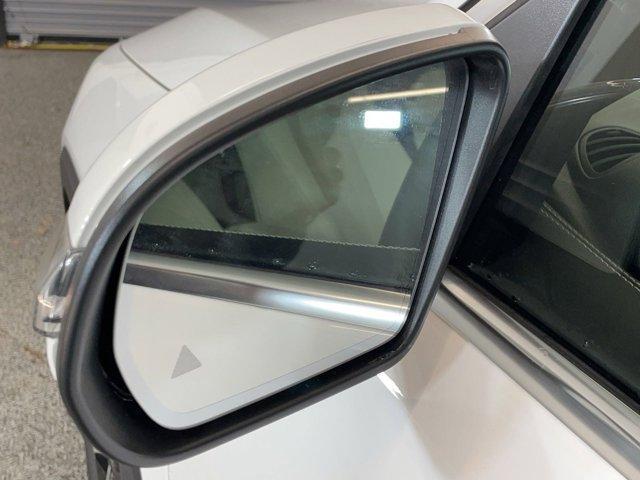 Photo of 2025 White Mercedes-Benz GLB 250