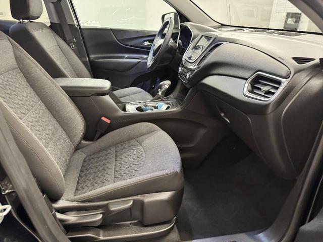 Photo of 2022 Mosaic Black Metallic Chevrolet Equinox