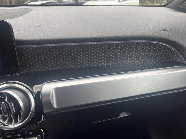 Photo of 2024 Night Black Mercedes-Benz GLB 250