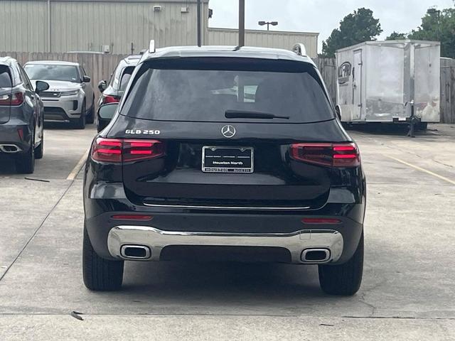 Photo of 2024 Night Black Mercedes-Benz GLB 250