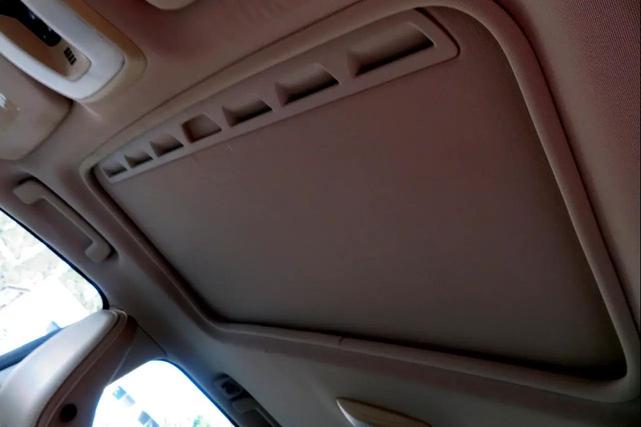 Photo of 2010 Caper Green Metallic Volvo XC70