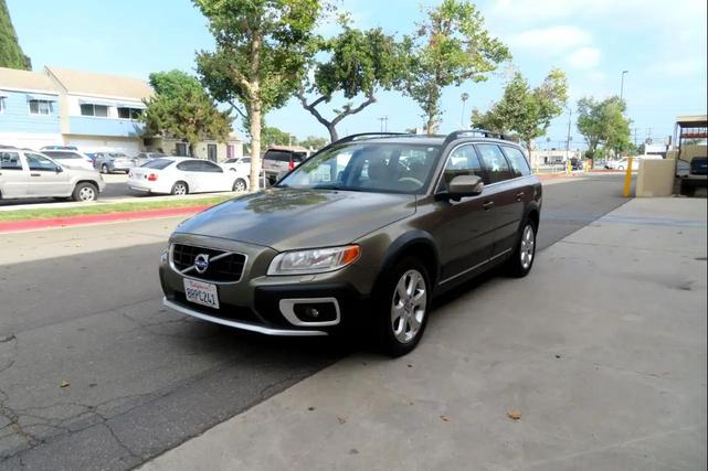 Photo of 2010 Caper Green Metallic Volvo XC70
