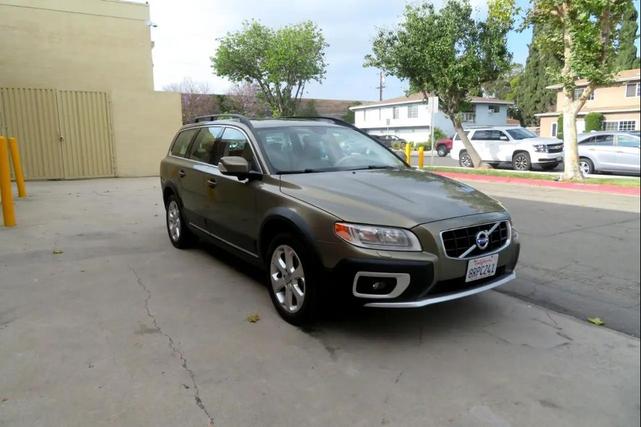 Photo of 2010 Caper Green Metallic Volvo XC70