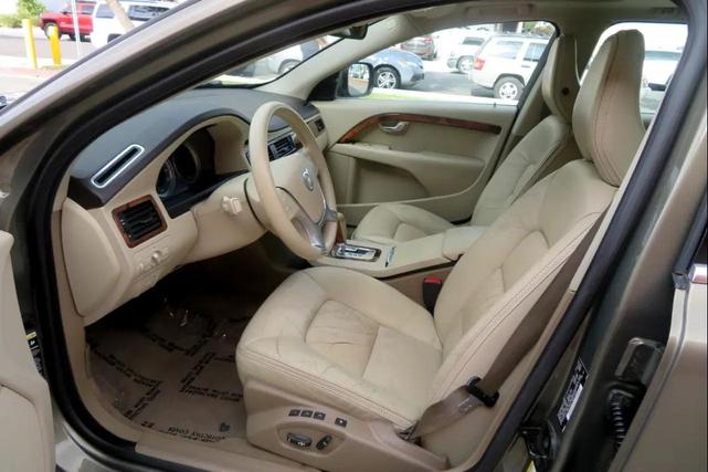 Photo of 2010 Caper Green Metallic Volvo XC70