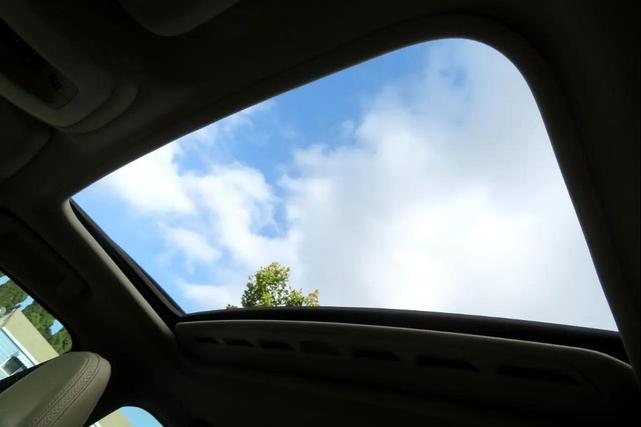 Photo of 2010 Caper Green Metallic Volvo XC70