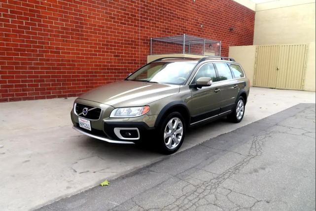 Photo of 2010 Caper Green Metallic Volvo XC70