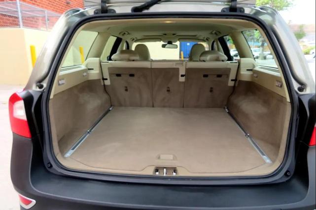 Photo of 2010 Caper Green Metallic Volvo XC70