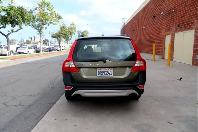 Photo of 2010 Caper Green Metallic Volvo XC70