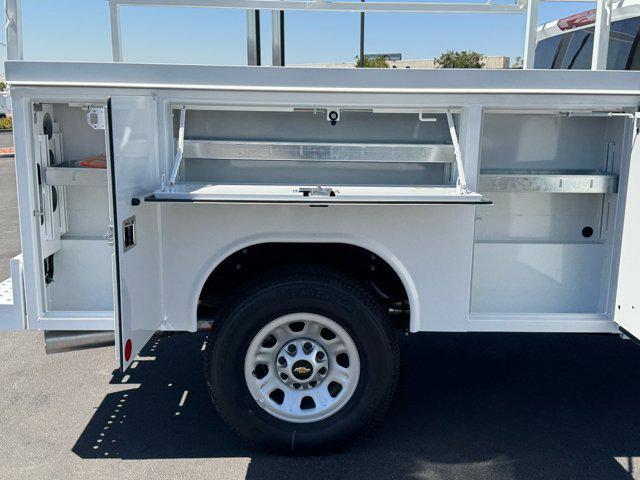 Photo of 2025 Summit White Chevrolet Silverado 3500