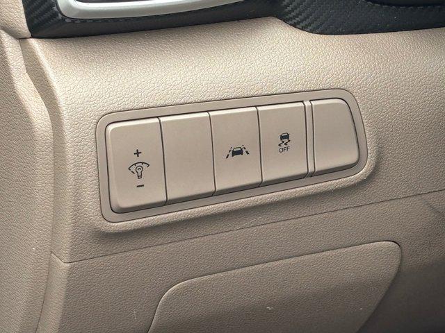 Photo of 2021 Winter White Hyundai TUCSON