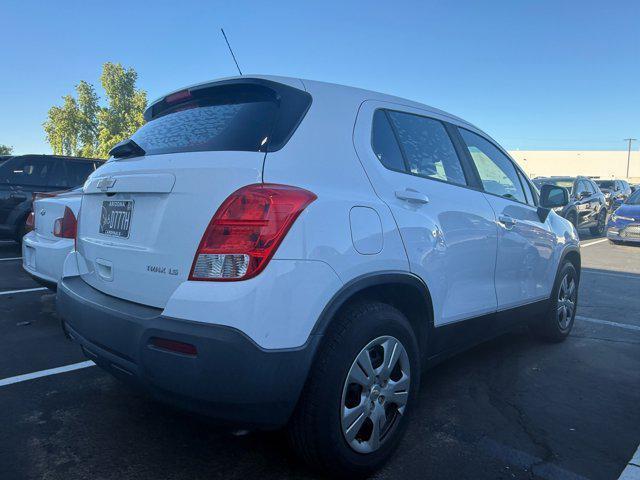 Photo of 2016 Summit White Chevrolet Trax