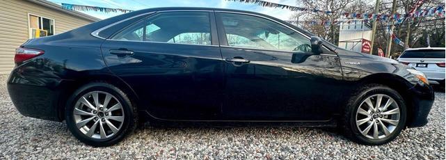 Photo of 2017 Black Toyota Camry Hybrid