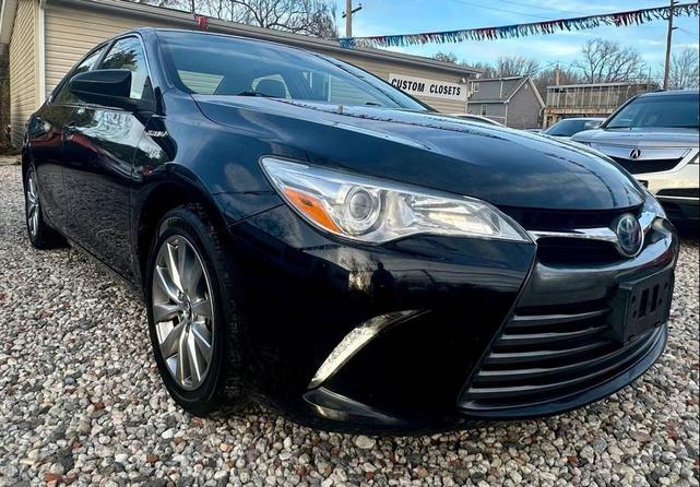 Photo of 2017 Black Toyota Camry Hybrid