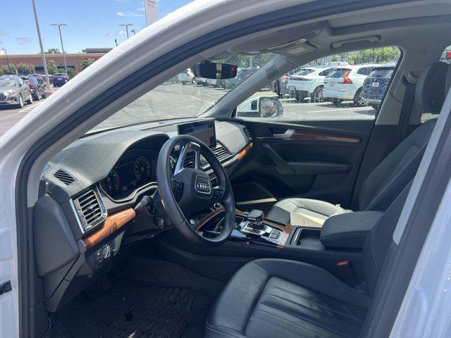 Photo of 2022 Glacier White Metallic Audi Q5