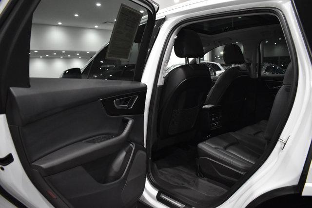 Photo of 2022 Glacier White Metallic Audi Q7