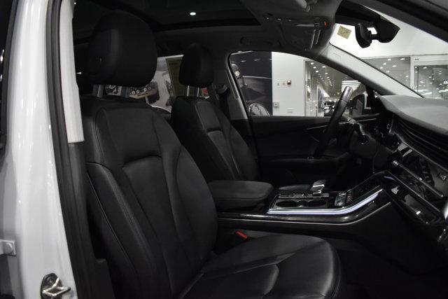 Photo of 2022 Glacier White Metallic Audi Q7