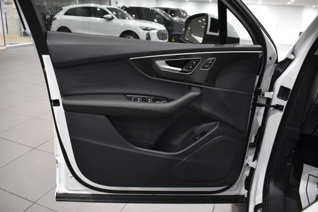 Photo of 2022 Glacier White Metallic Audi Q7