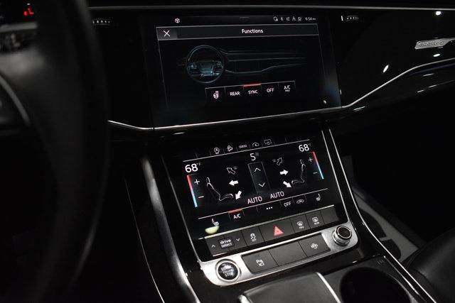 Photo of 2022 Glacier White Metallic Audi Q7