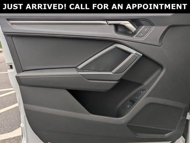 Photo of 2024 Glacier White Metallic Audi Q3
