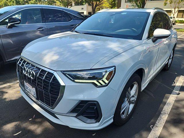 Photo of 2023 Glacier White Metallic Audi Q3