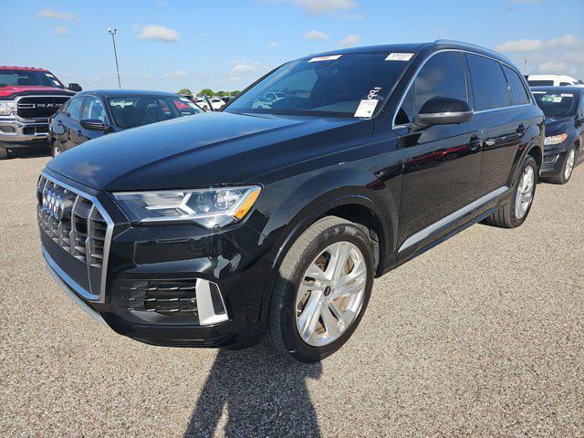 Photo of 2022 Mythos Black Metallic Audi Q7