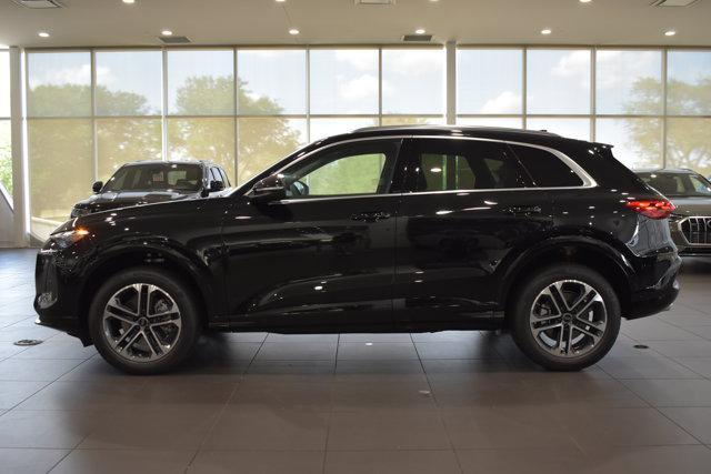Photo of 2025 Mythos Black Metallic Audi Q5